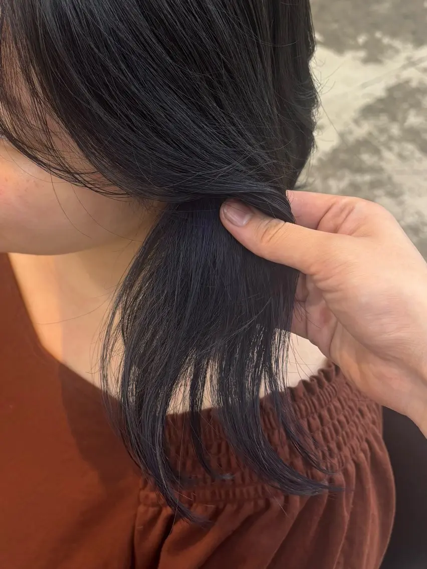 ミディアム カラー ミストバング フェイスフレーミング ネイビーカラー レイヤー sala 推しカラー職人🎀のヘアスタイル