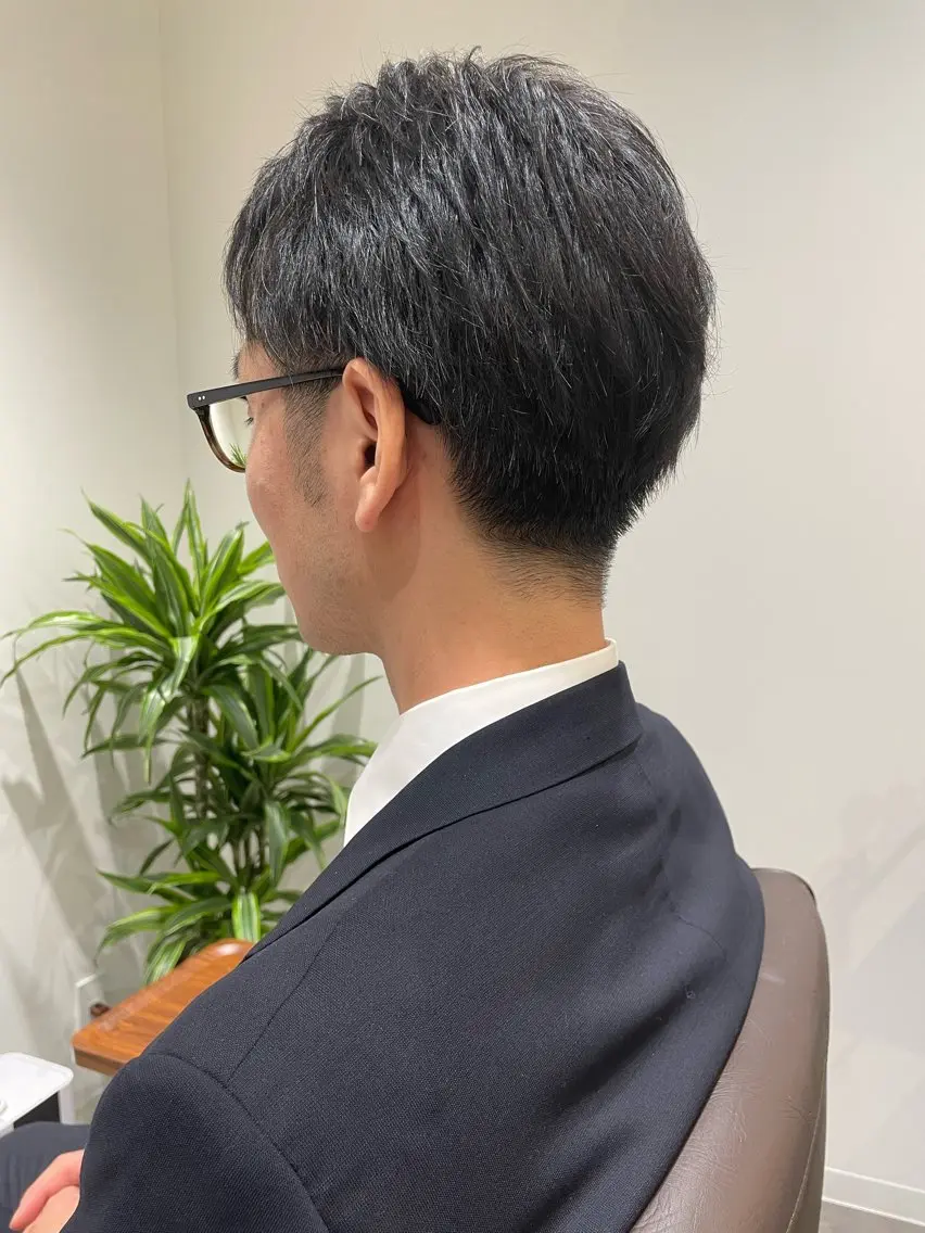 ショート メンズ ビジネス ツーブロック 刈り上げ カット ヘッドスパ メンズカット MIWAの眉毛・アイブロウイメージ