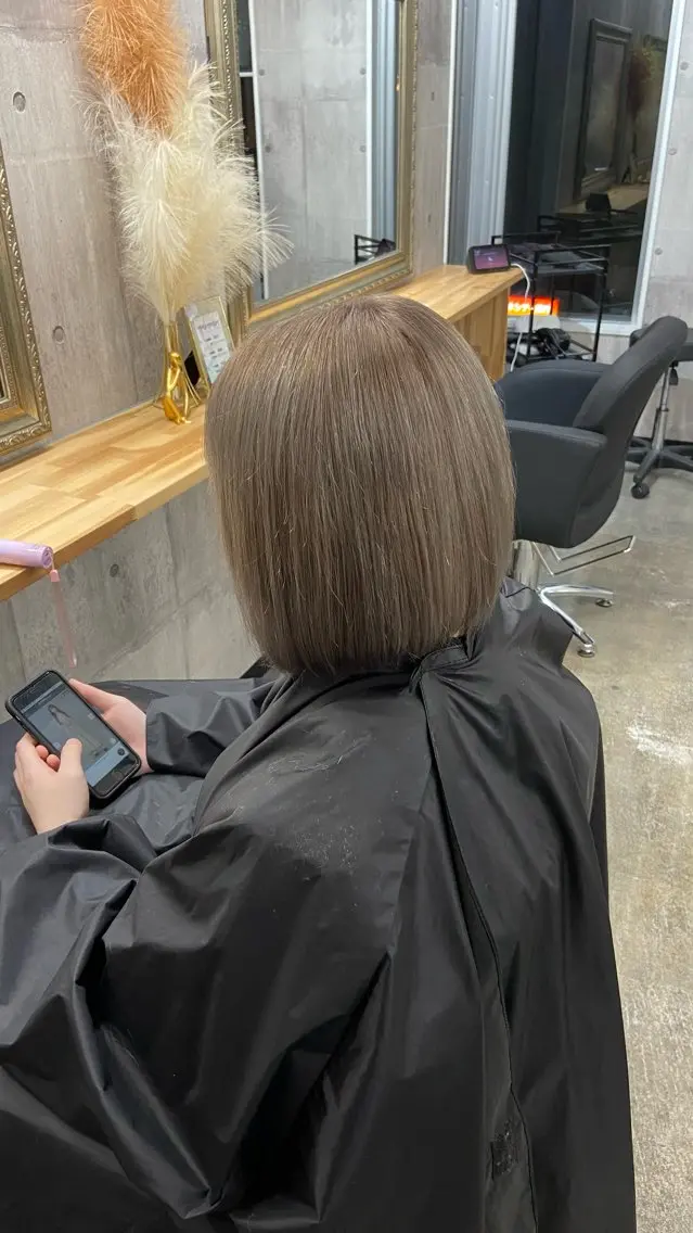 ショート カラー ベージュカラー ブリーチ ボブ ヘアカラー トリートメント Sunny side 大名 RIOのヘアスタイル