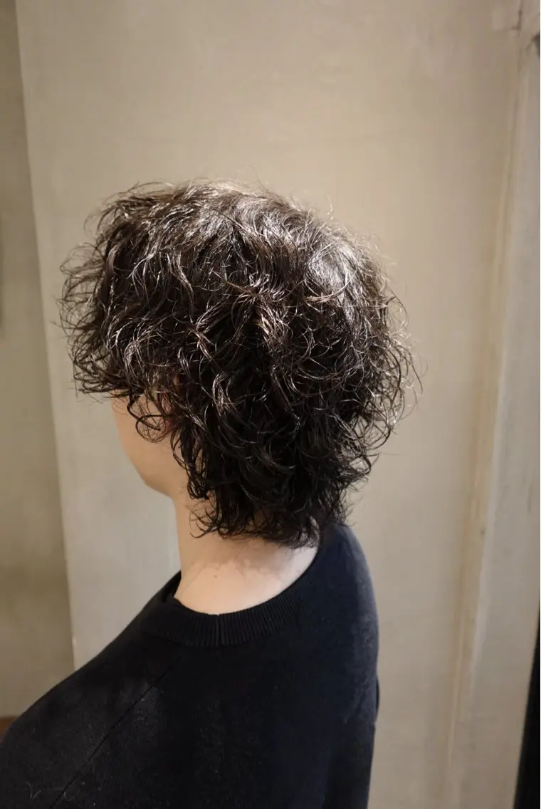 パーマ メンズ メンズパーマ スペインカール ニュアンスパーマ カット パーマ シャドウ/フェザー/ パーマ/新宿/和真のヘアスタイル