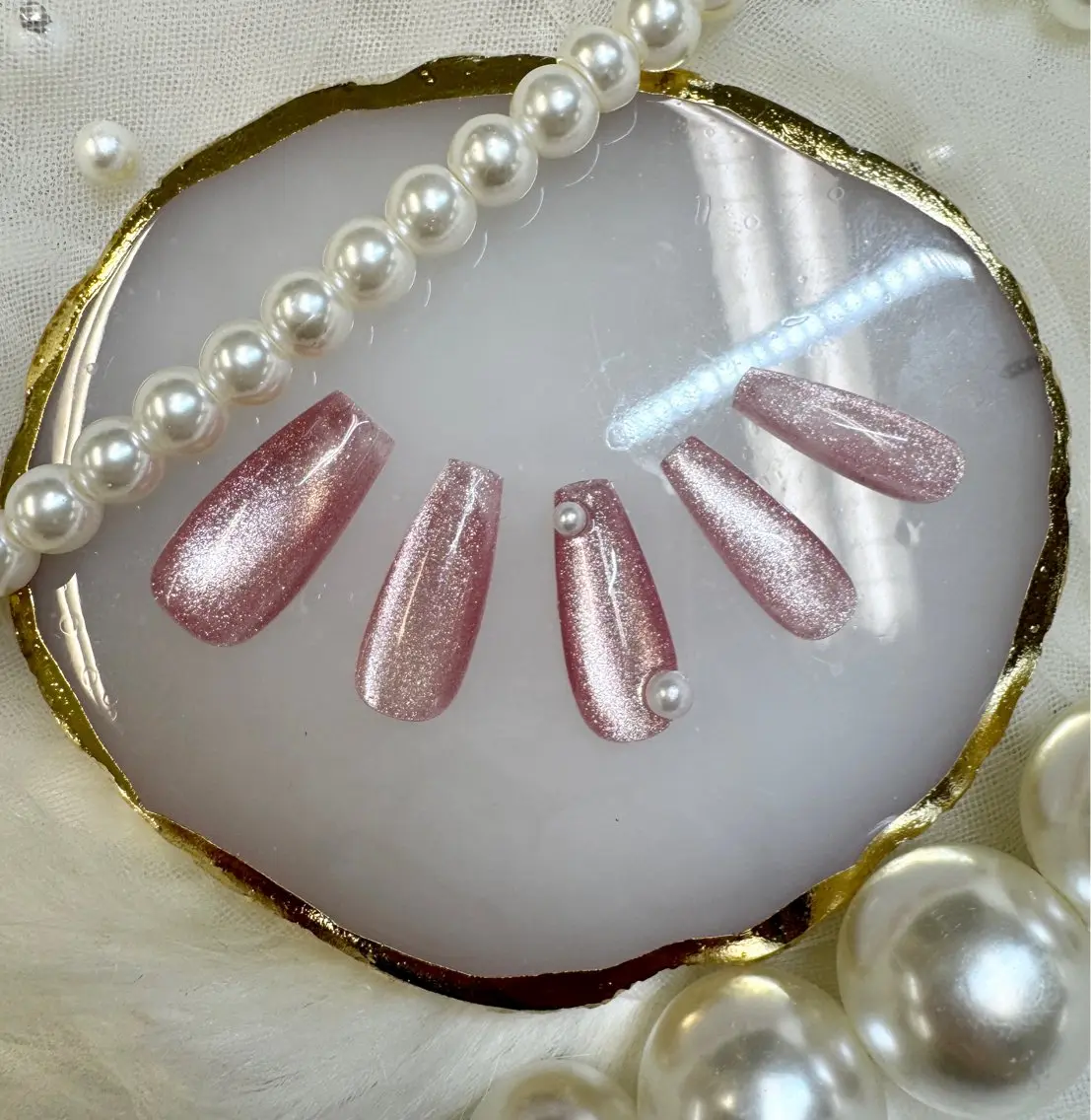 ネイル フットネイル フレンチネイル ガラスフレンチ キラキラネイル マグネットネイル Queeens nailのネイルデザイン