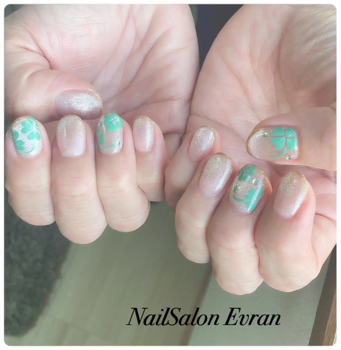 ネイル アートネイル フレンチネイル マグネットネイル 持ち込み ニュアンスネイル ハンドネイル Nail salon Evranのネイルデザイン