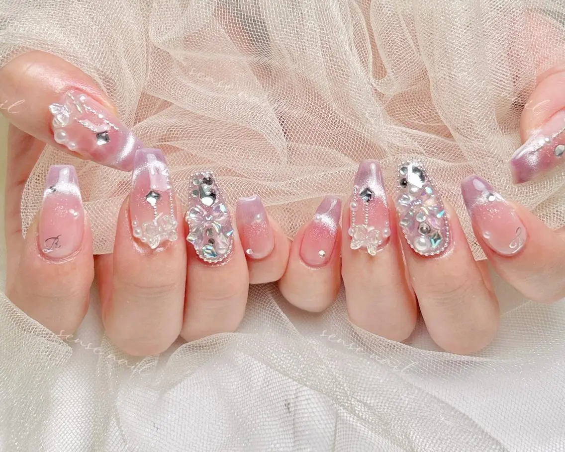 🌸🌸チップ長さだし+持ち込みデザイン🌸時間内店内パーツ、シール、ストーン全てやり放題🌸ゴテゴテok!14980の写真