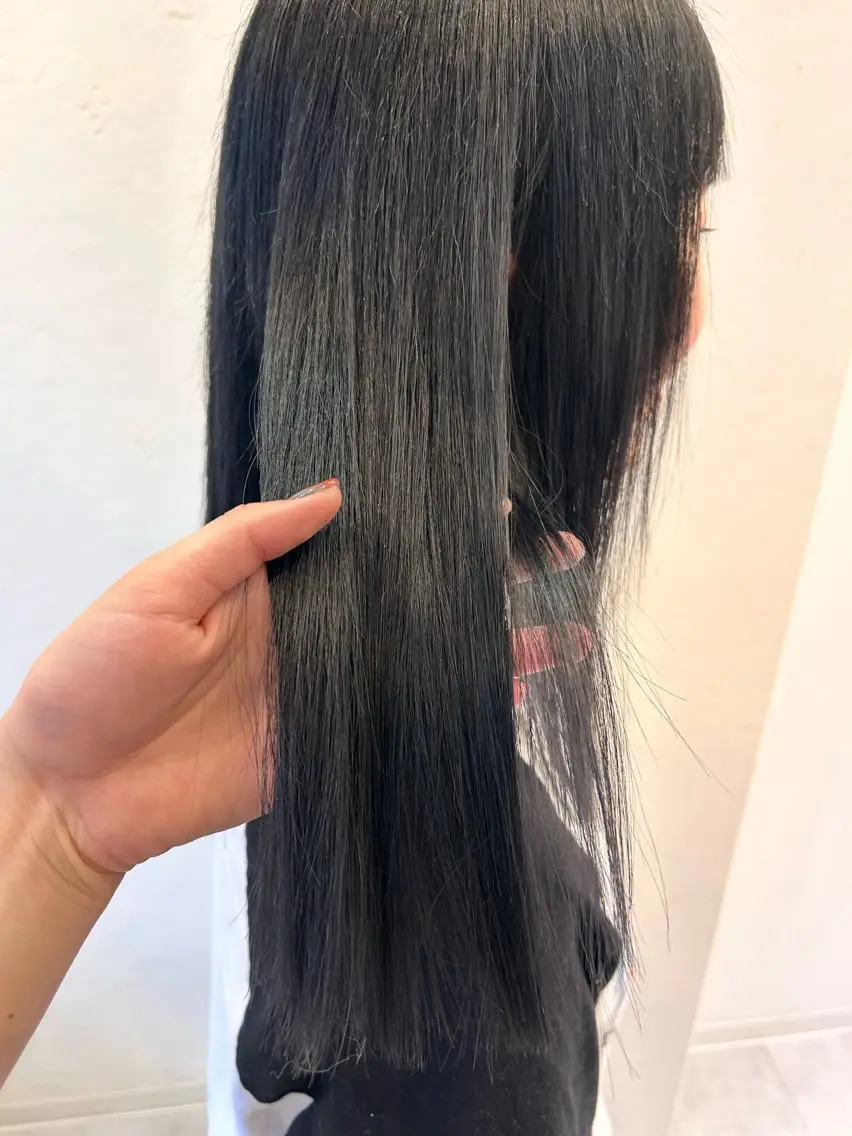 セミロング カラー 黒髪 ブルーカラー ブルーブラック ヘアカラー yuu /Carinのヘアスタイル