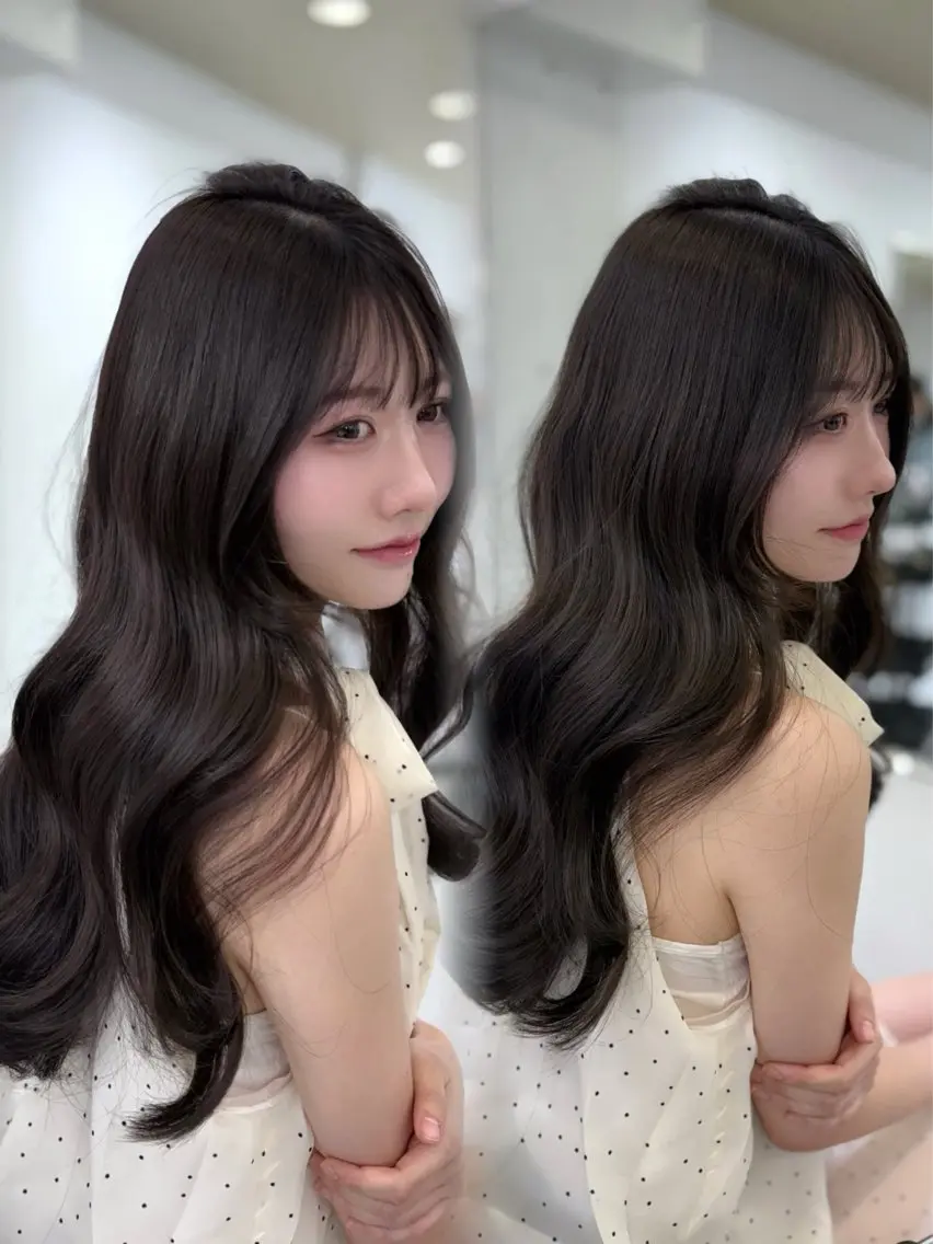 ロング カラー ワンホンヘア 🤍𝑀𝐼𝐻𝑂のヘアスタイル