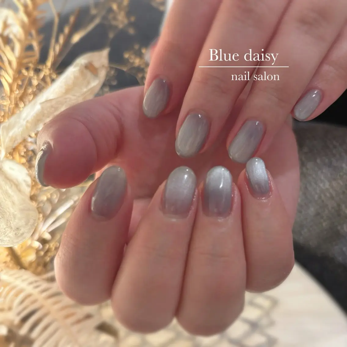 ネイル ジェルネイル 水色 マグネットネイル パラジェル 夏ネイル ハンドネイル Blue daisy 栄本店のネイルデザイン