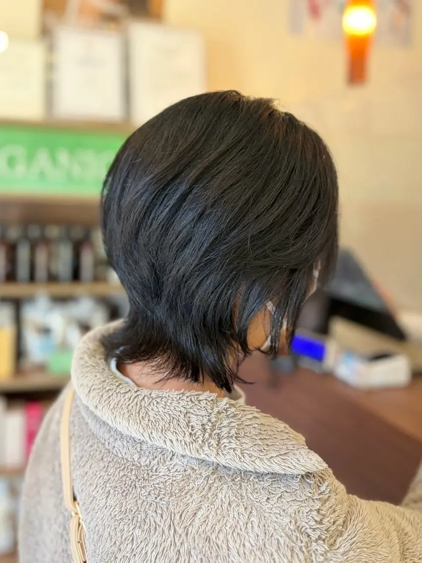 ミディアム レイヤーカット ウルフカット ウルフレイヤー カット Aphrodite 横手 亜紀のヘアスタイル