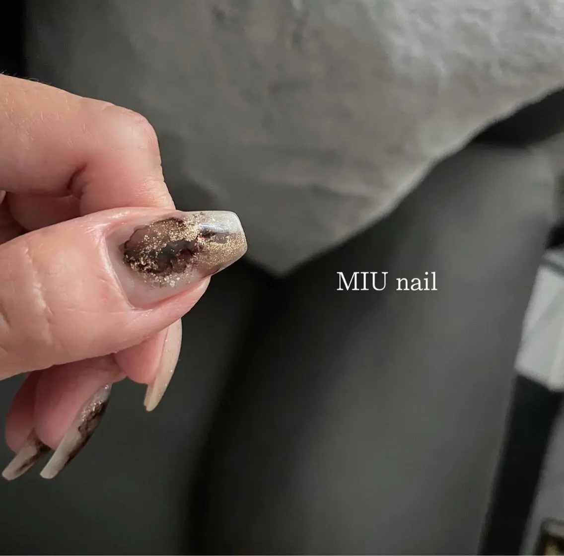 ネイル ブラウン ジェルネイル キラキラネイル 大理石ネイル(マーブル) ニュアンスネイル ハンドネイル MIU 　nailのネイルデザイン