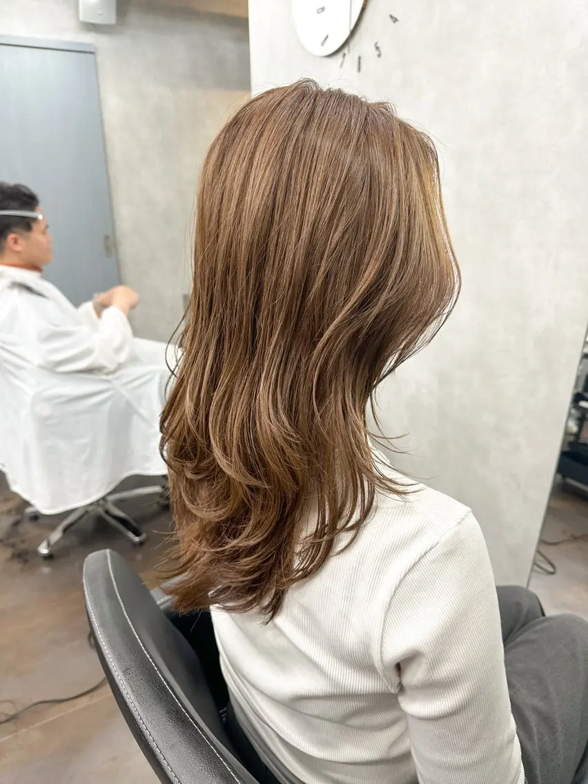 セミロング くびれヘア くびれレイヤー レイヤーカット L'oeuf山下 アミールレイヤーのヘアスタイル
