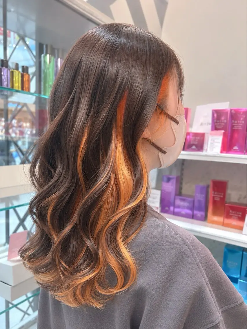 ロング カラー デザインカラー インナーカラー オレンジ カット ヘアカラー トリートメント 髙橋紋菜🍏 イオンモール名取2階のヘアスタイル
