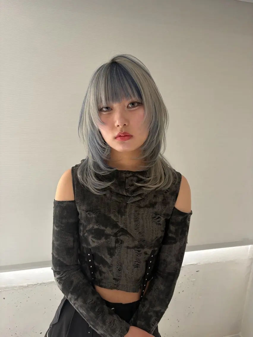 ロング ヘアカラー miyu カット・ハイトーンのヘアスタイル