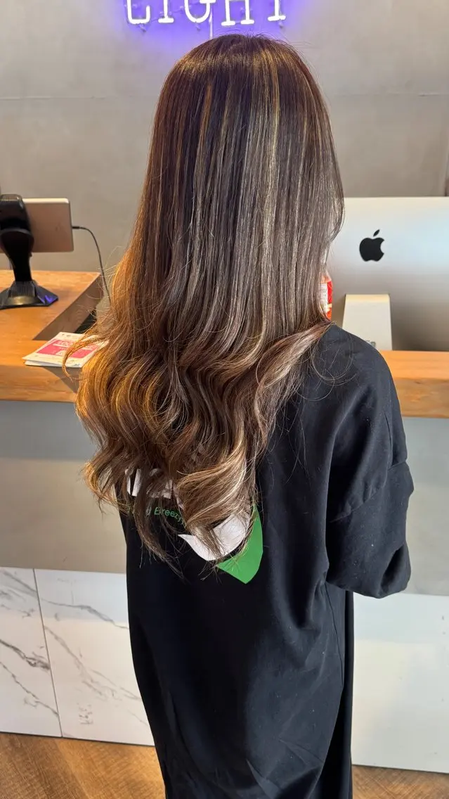 ロング ハイライト はしもと じんのヘアスタイル