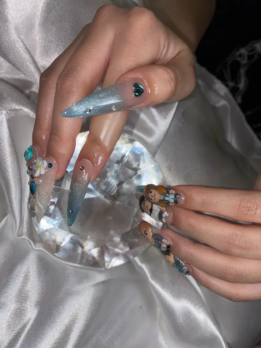 ミディアム ハンドネイル YOKOSUKA NAILS💅⚓️のネイルデザイン