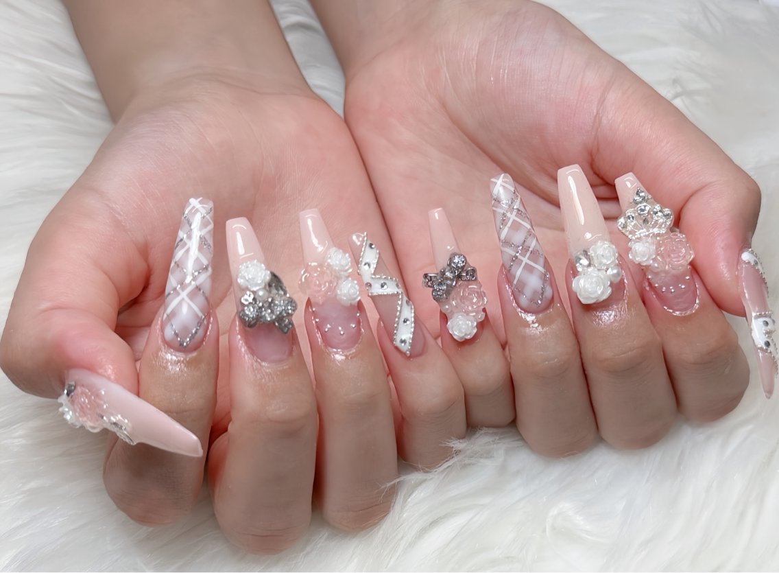 ネイル オーロラネイル チークネイル フットネイル フレンチネイル ジェルネイル ハンドネイル Havi Nailsのネイルデザイン