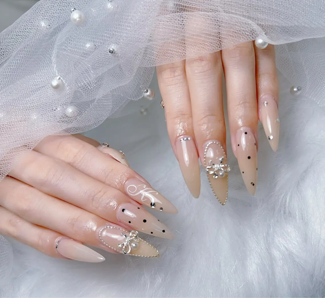 ネイル アートネイル ジェルネイル 韓国ネイル ニュアンスネイル ハンドネイル Luna Nail.Novaのネイルデザイン