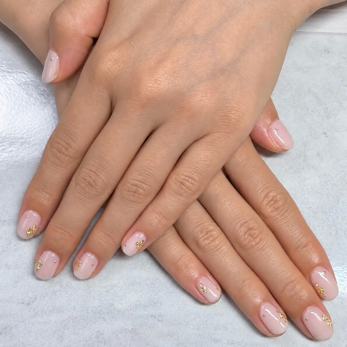 ネイル ゴールド オフィスネイル ピンク シンプルネイル kodabashi ayakaのネイルデザイン