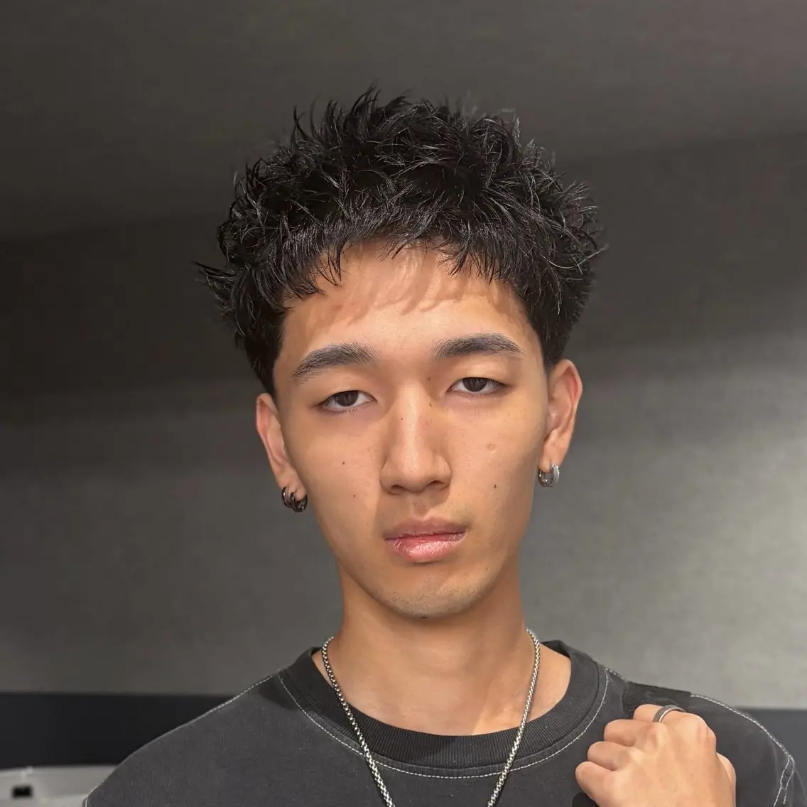 メンズ フェードカット スパイキーショート カット 志村 シュンスケのヘアスタイル