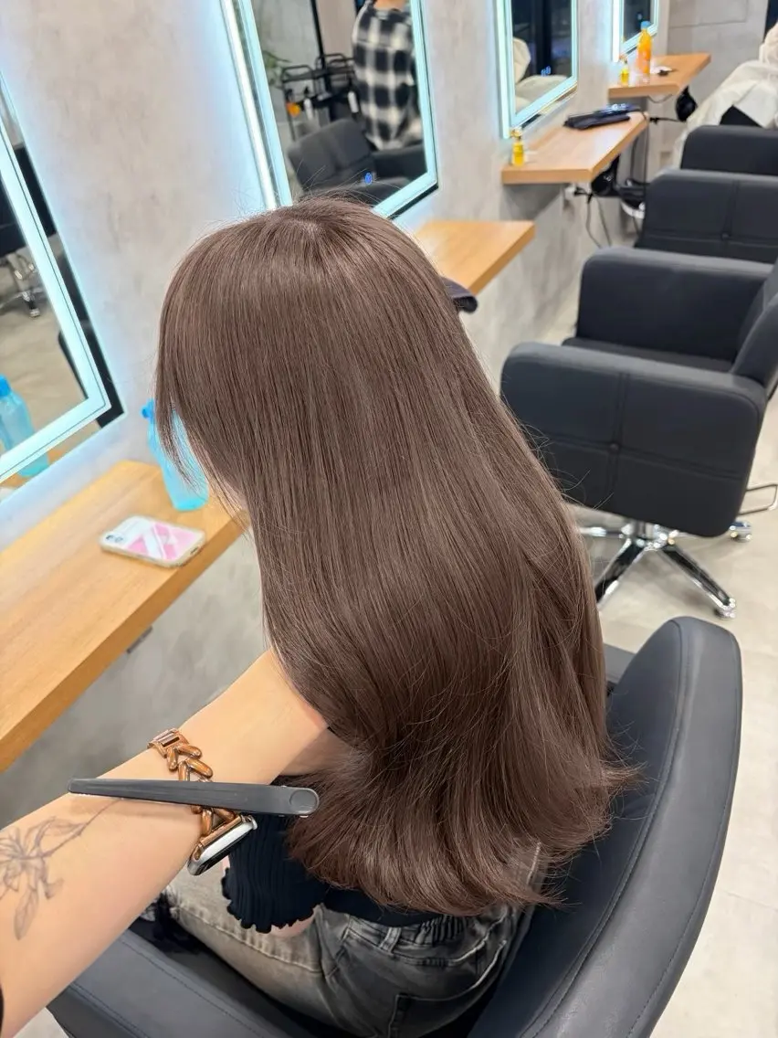 ロング カラー グレージュ ヘアカラー トリートメント ヘッドスパ ヘアセット 淡色/ワンホンヘア 🤍MINORIのヘアスタイル