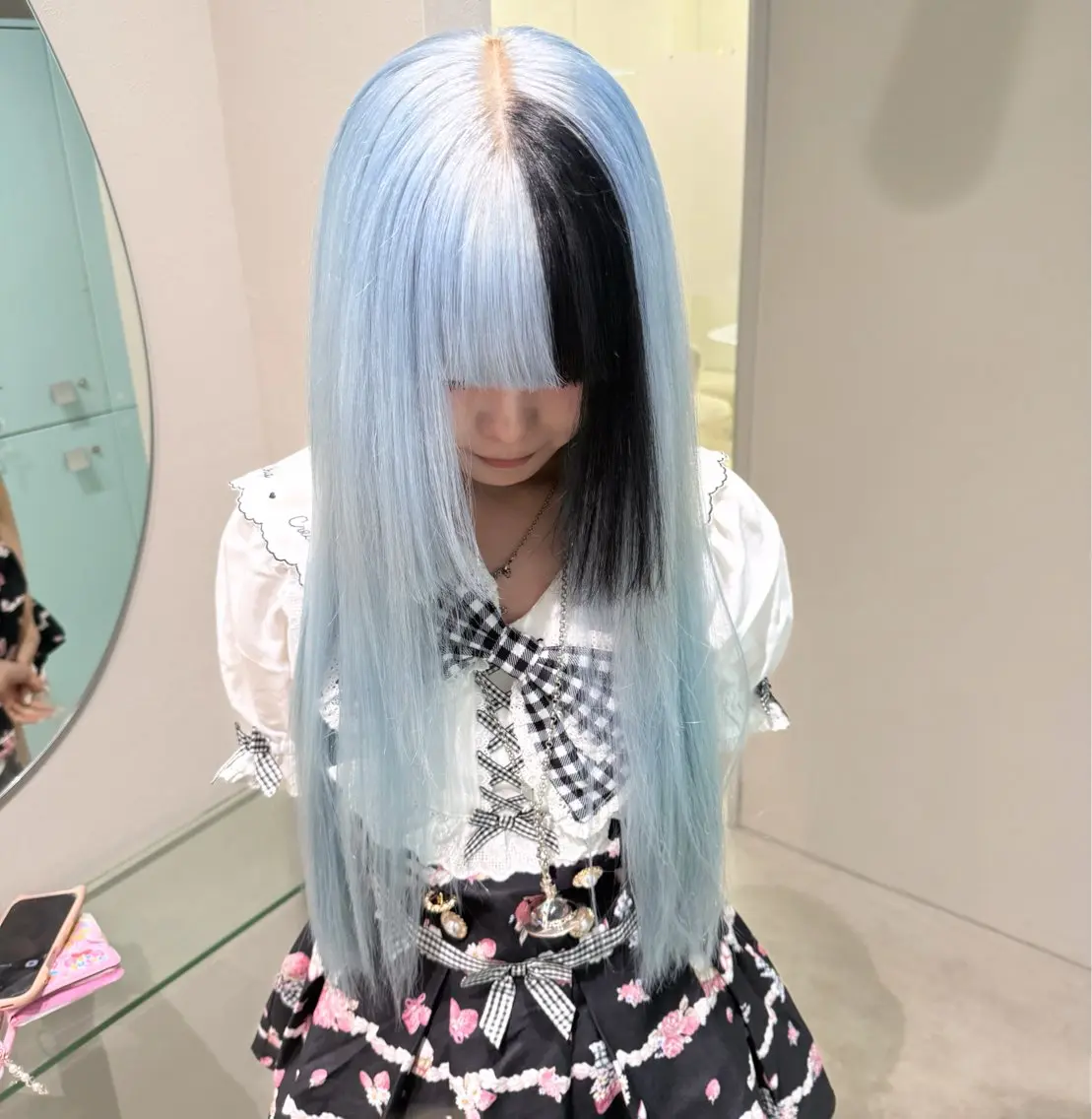 ロング ヘアカラー GEM YURI ハイトーンカラーのヘアスタイル