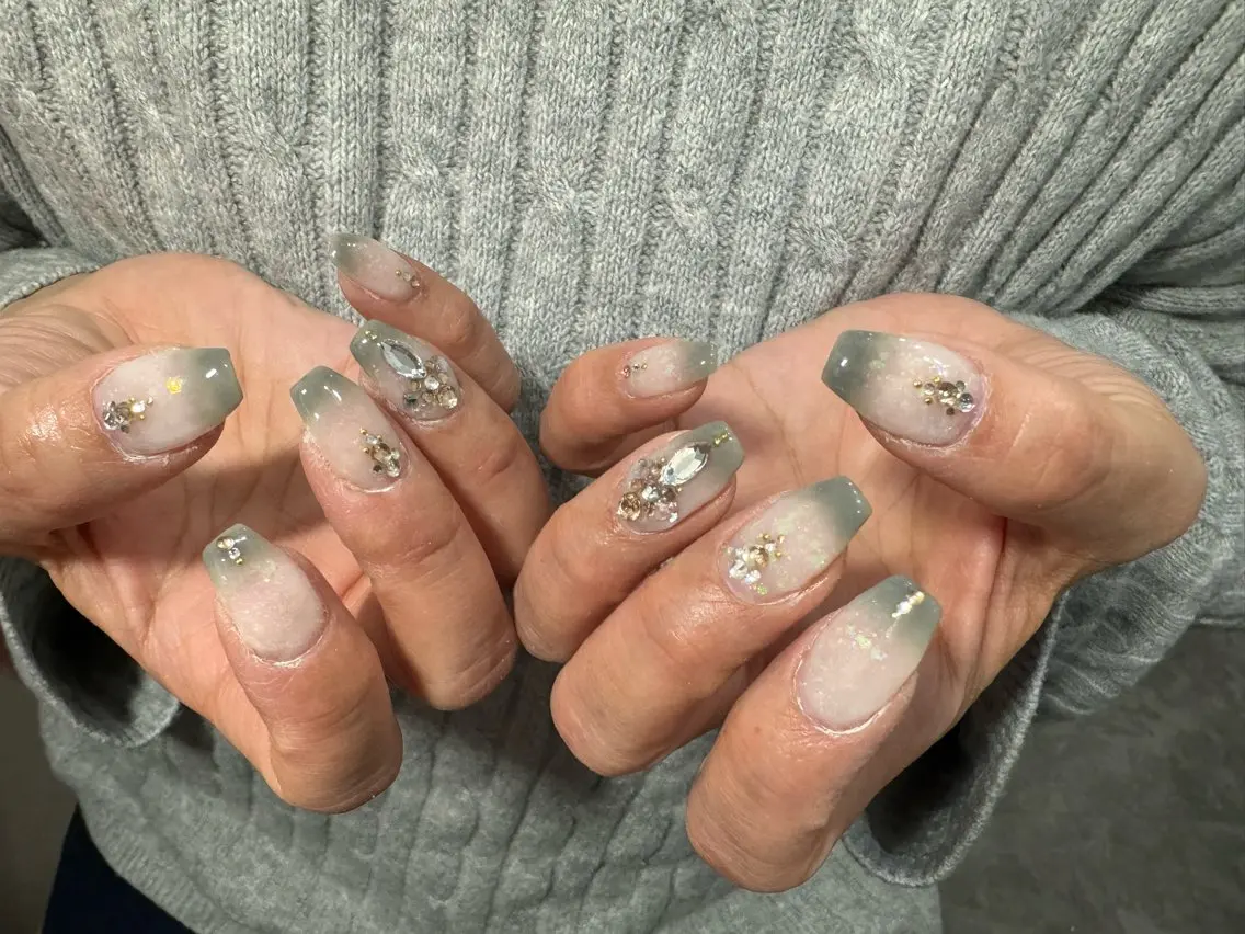 ネイル LAVISH 大和店 emi・:*+のネイルデザイン
