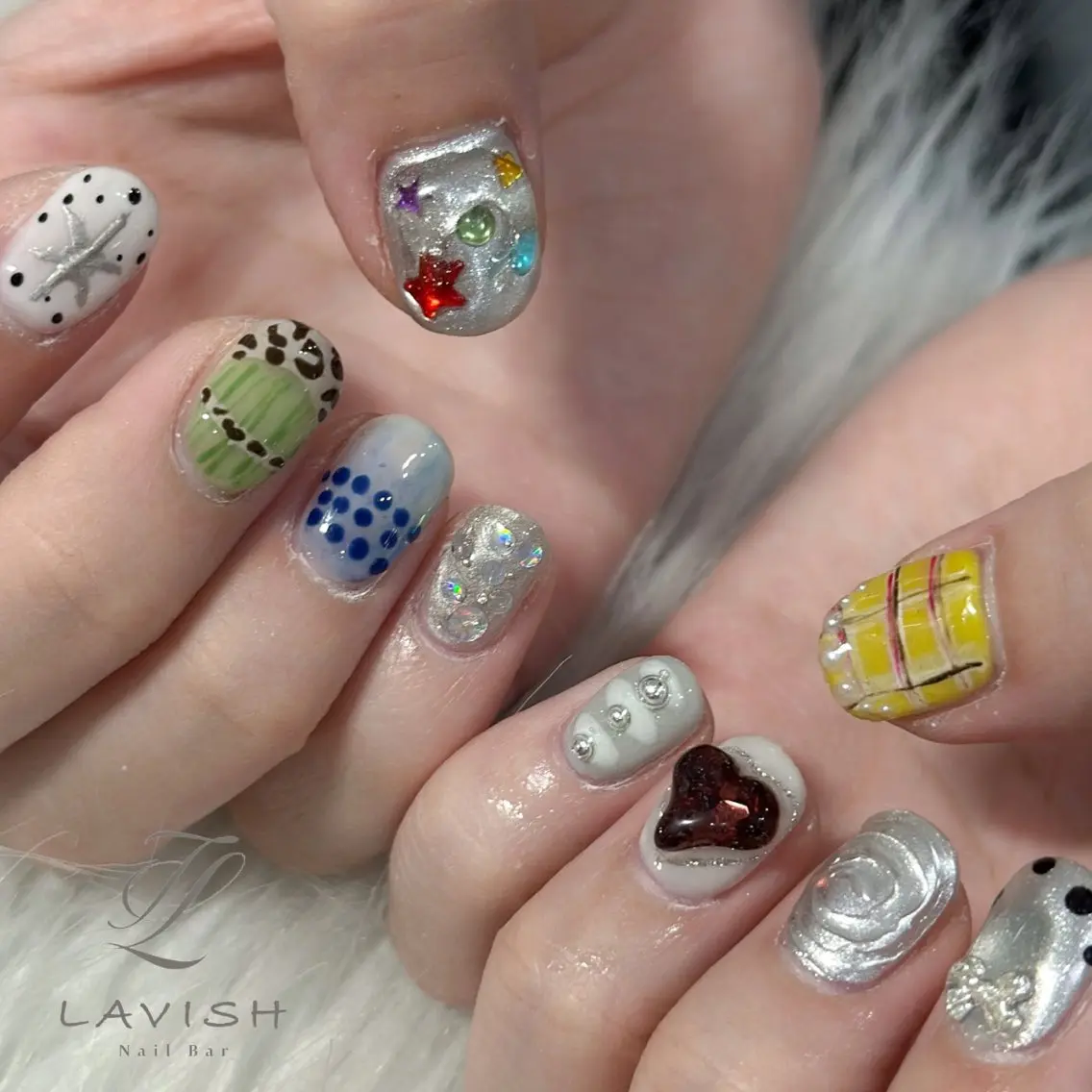 ネイル ハンドネイル フットネイル LAVISH nanamiのネイルデザイン