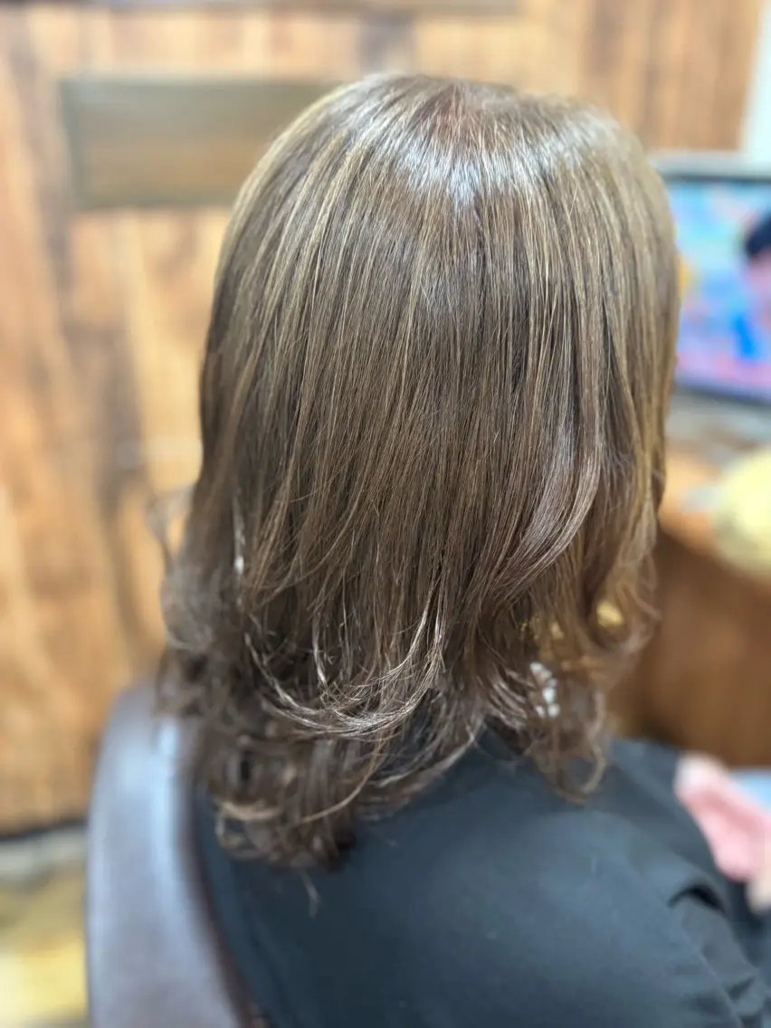 ミディアム パーマ 佐藤 葵のヘアスタイル