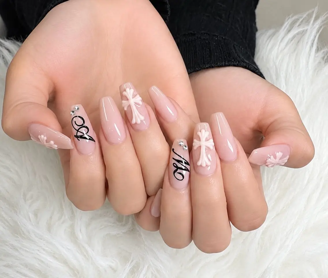 ネイル MIKA RUBY NAIL SLONのネイルデザイン