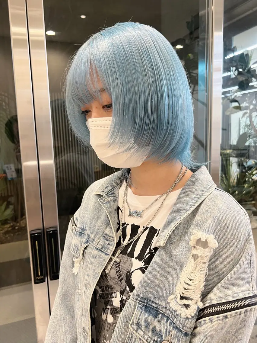 ミディアム カラー ブリーチ クリスマス カット ヘアカラー トリートメント 抜きっぱなしブロンド /ハイトーン/カナタのヘアスタイル
