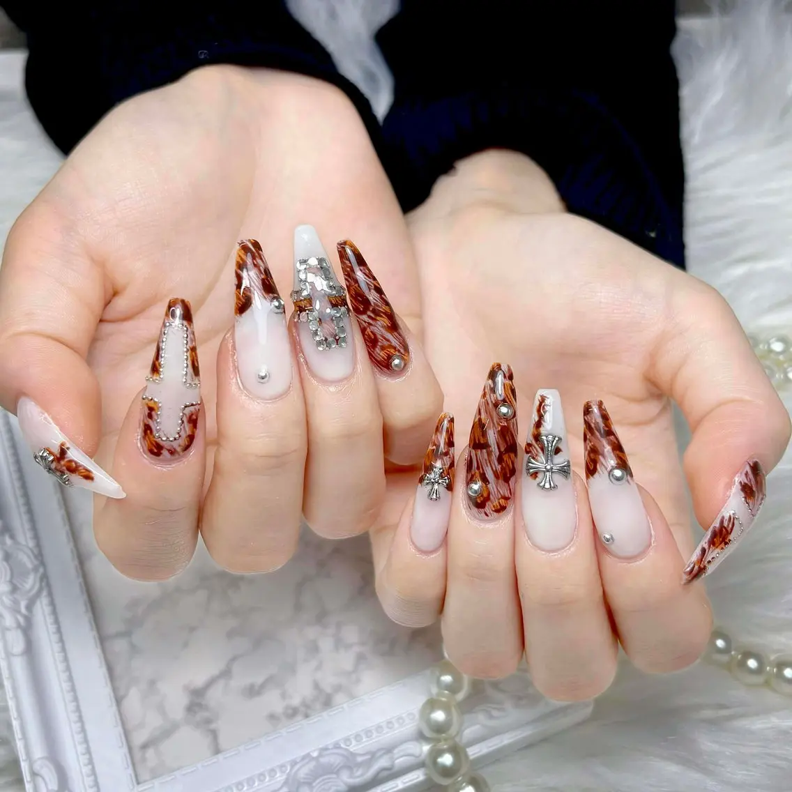 ネイル オーロラネイル ボルドー ブラウン ハート ラメ(グリッター) ハンドネイル Nova Nailのネイルデザイン