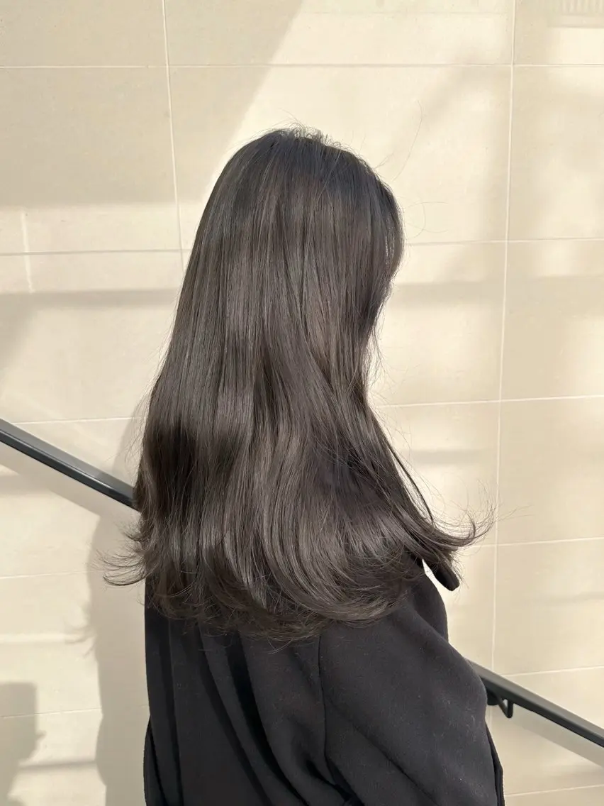 ロング カラー グレージュ カット ヘアカラー トリートメント 高橋大樹/グレー ジュ/ブリーチなしのヘアスタイル