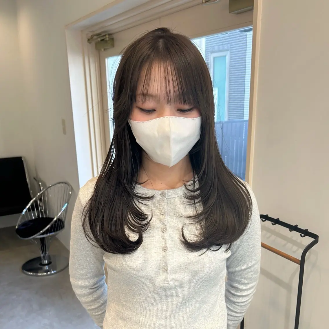 セミロング 顔まわりレイヤー 顔周りカット レイヤーカット 鳥居 愛子のヘアスタイル