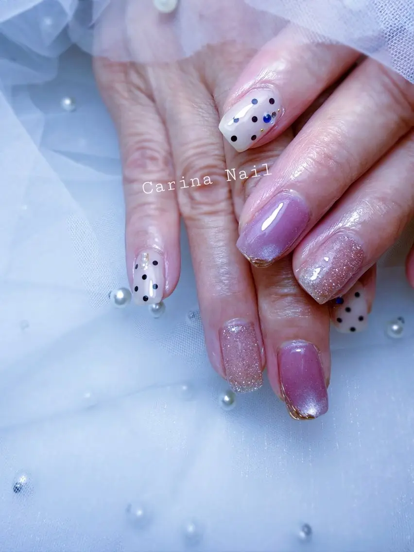 ネイル ドット キラキラネイル Carina Nailのネイルデザイン