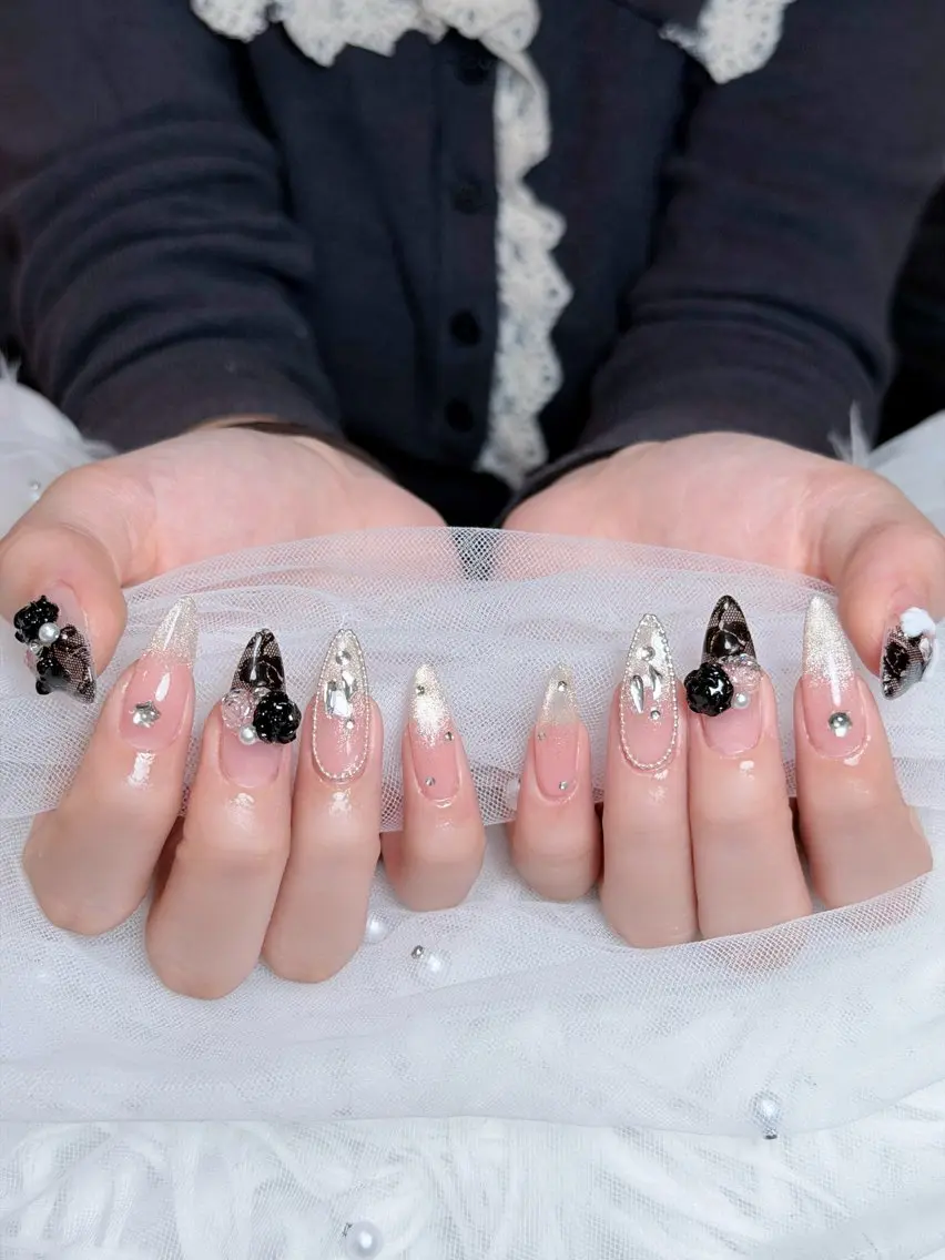 ネイル オーロラネイル ボルドー ブラウン 氷ネイル・うるうるネイル キラキラネイル ハンドネイル Julli NailStudioのネイルデザイン