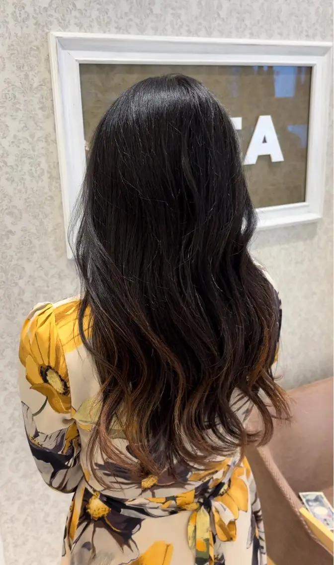 ロング ヘアアレンジ ヘアセット ブリーチなしカラー/ 暖色カラー/艶カラーのヘアスタイル