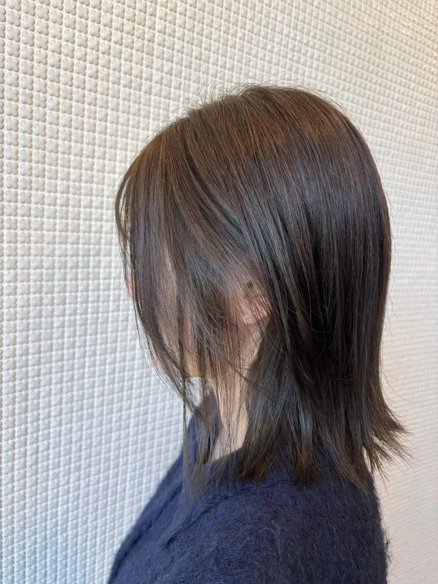 ミディアム カラー オリーブグレー 榧木 萌香のヘアスタイル