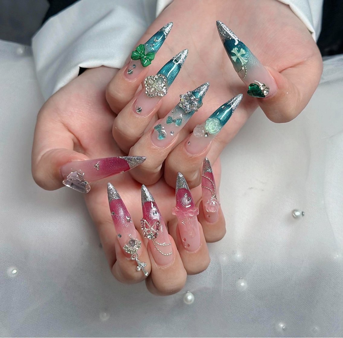 ネイル チークネイル フレンチネイル キラキラネイル 韓国ネイル マグネットネイル ハンドネイル yuuna hbabynailのネイルデザイン