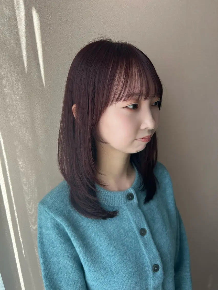 セミロング カラー ブリーチ ボルドーカラー ブリーチなしカラー レッドカラー レイヤーカット カット ヘアカラー トリートメント hubhair レイヤー/透明感のヘアスタイル