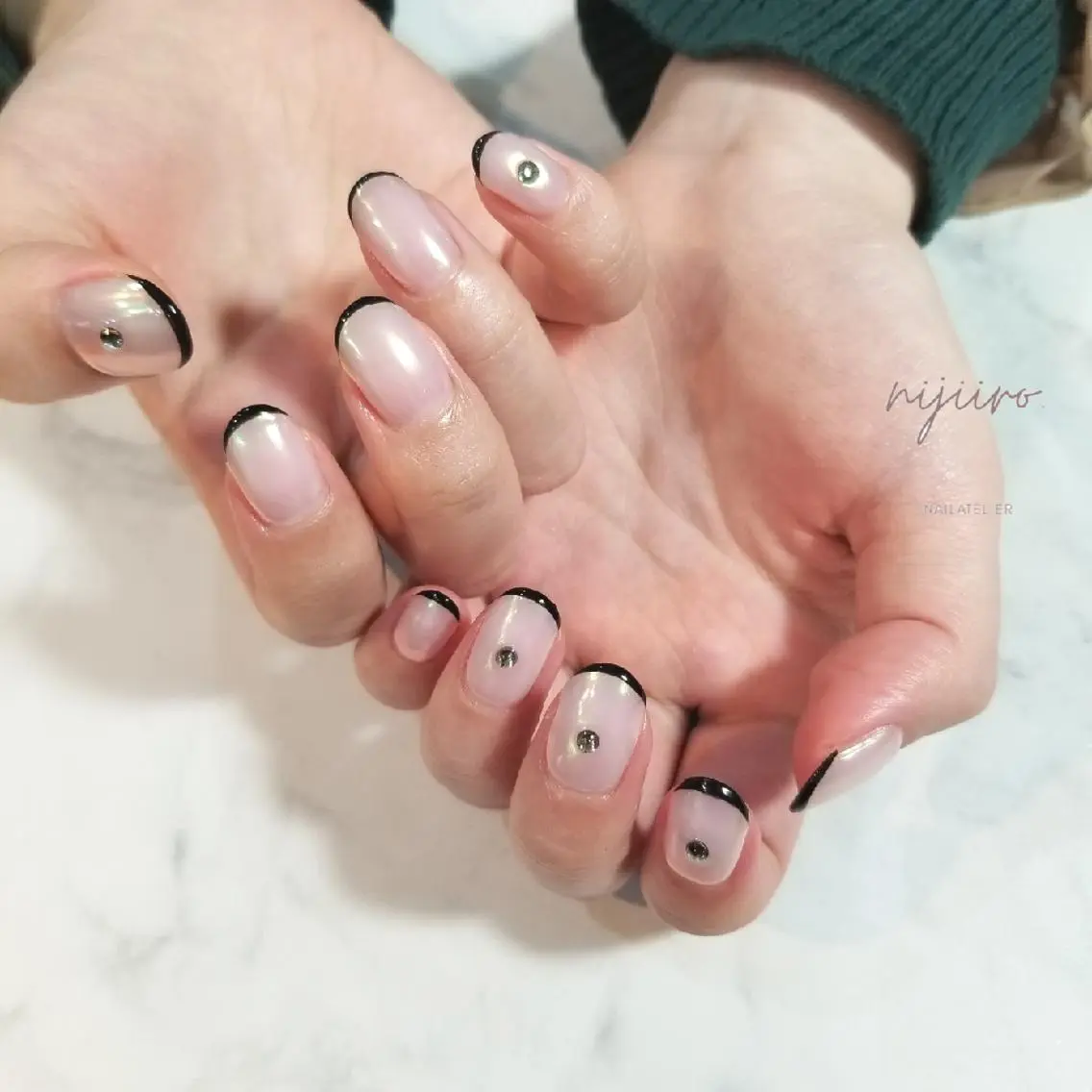 ネイル オーロラネイル フレンチネイル ハンドネイル nijiiro🌈 サトウのネイルデザイン