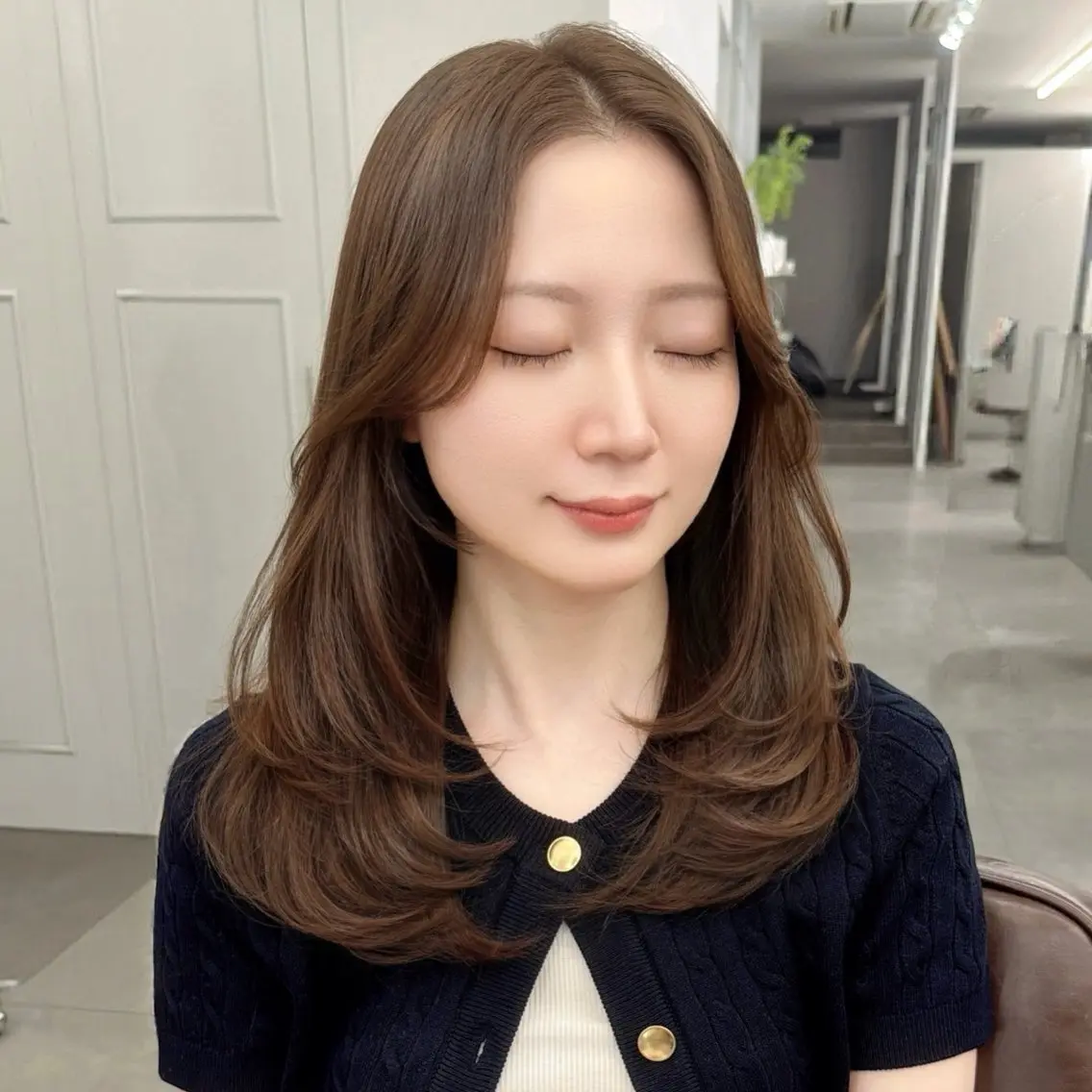 セミロング レイヤーカット 似合わせカット 山﨑 優衣のヘアスタイル
