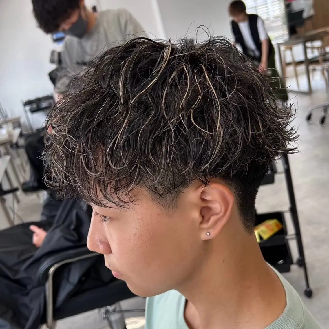 ショート カラー パーマ メンズ メンズハイライト 波巻きパーマ ハイライトカラー ハイライト カット パーマ メンズパーマ/波巻き 新潟/万代/夏芽🎀のヘアスタイル