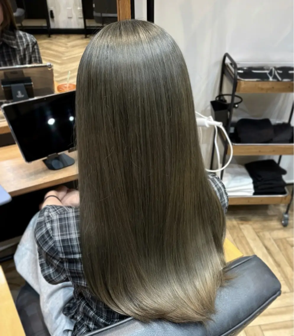 ロング カラー ブリーチ 透明感カラー オリーブカラー ヘアカラー ワンカラー/ハイトー ン🪽MiYU🪽のヘアスタイル