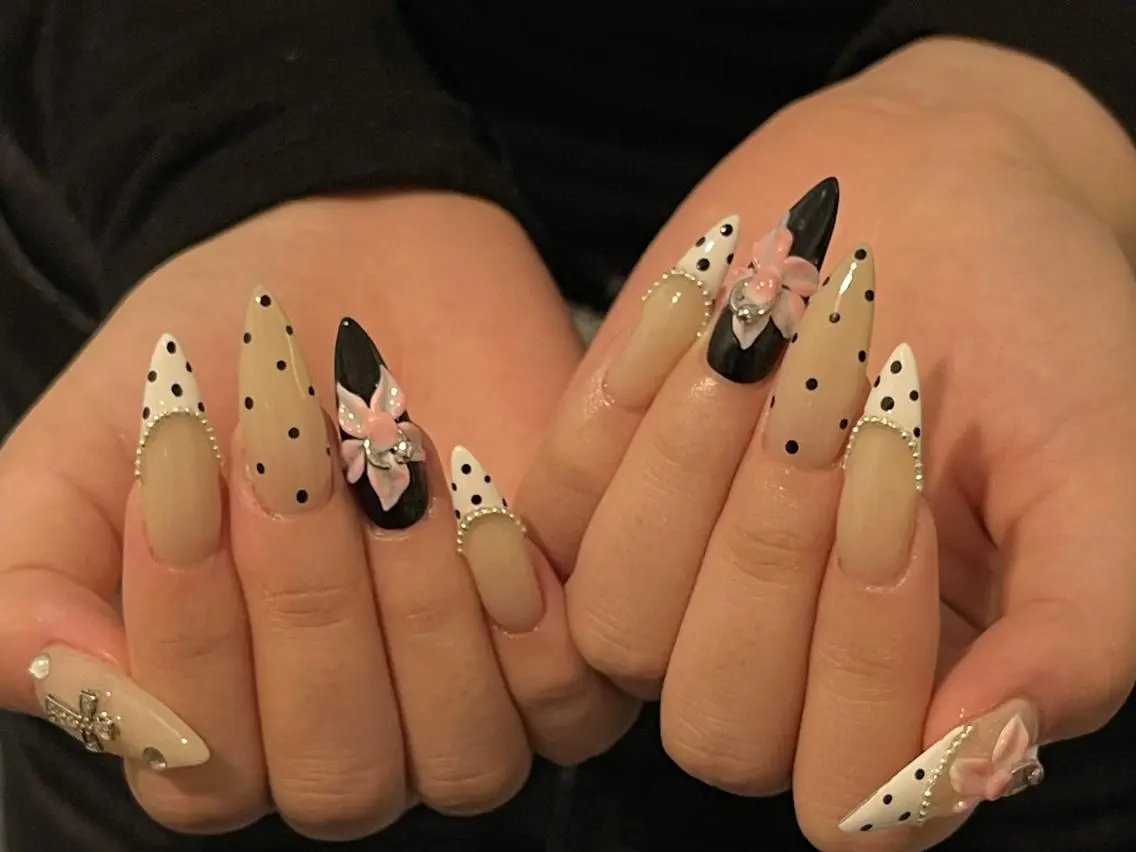 ネイル 長さ出し グラデーション 卒業式 キラキラネイル マグネットネイル Yuu🎀 Belle Nailのネイルデザイン