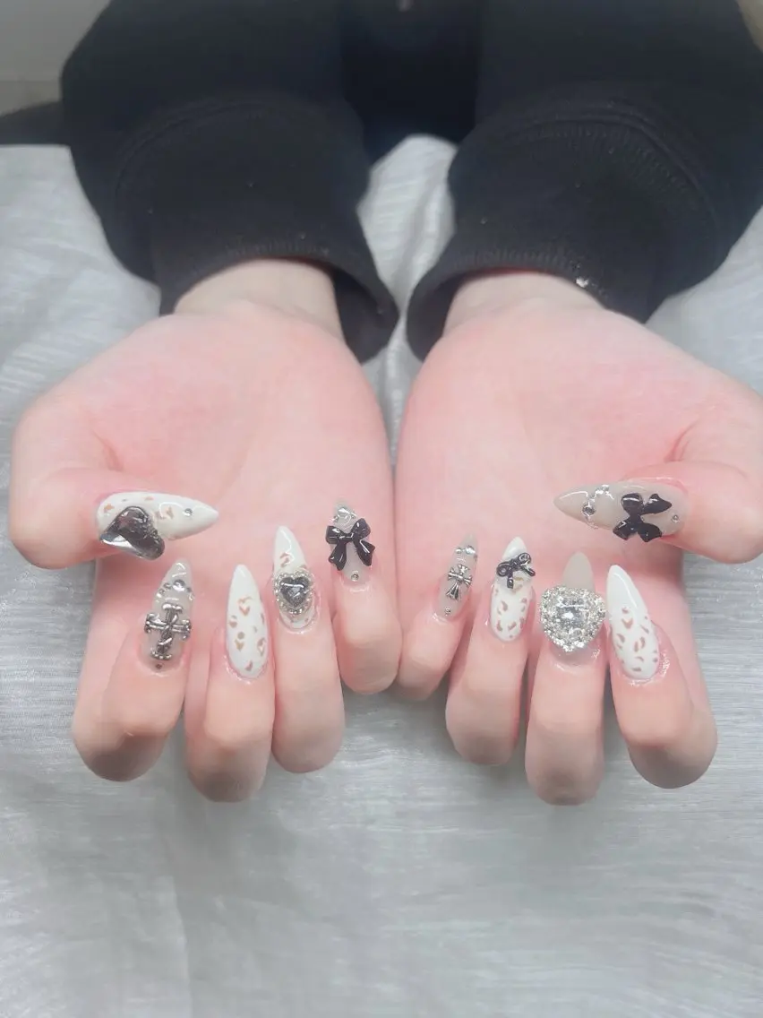 ネイル オーロラネイル チークネイル 長さ出し フットネイル フレンチネイル ハンドネイル Lee Nails チップ長さだし専門店のネイルデザイン