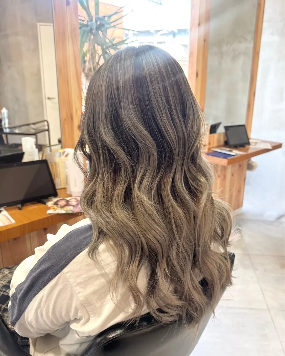 ロング カラー ヘアアレンジ 佐々木 まゆかのヘアスタイル