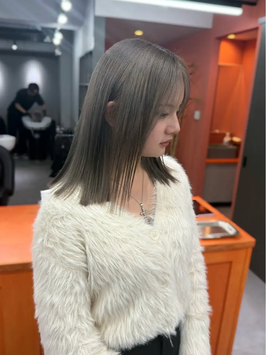 ミディアム カラー ミルクティーベージュ ❤︎レイヤー　MIAのヘアスタイル