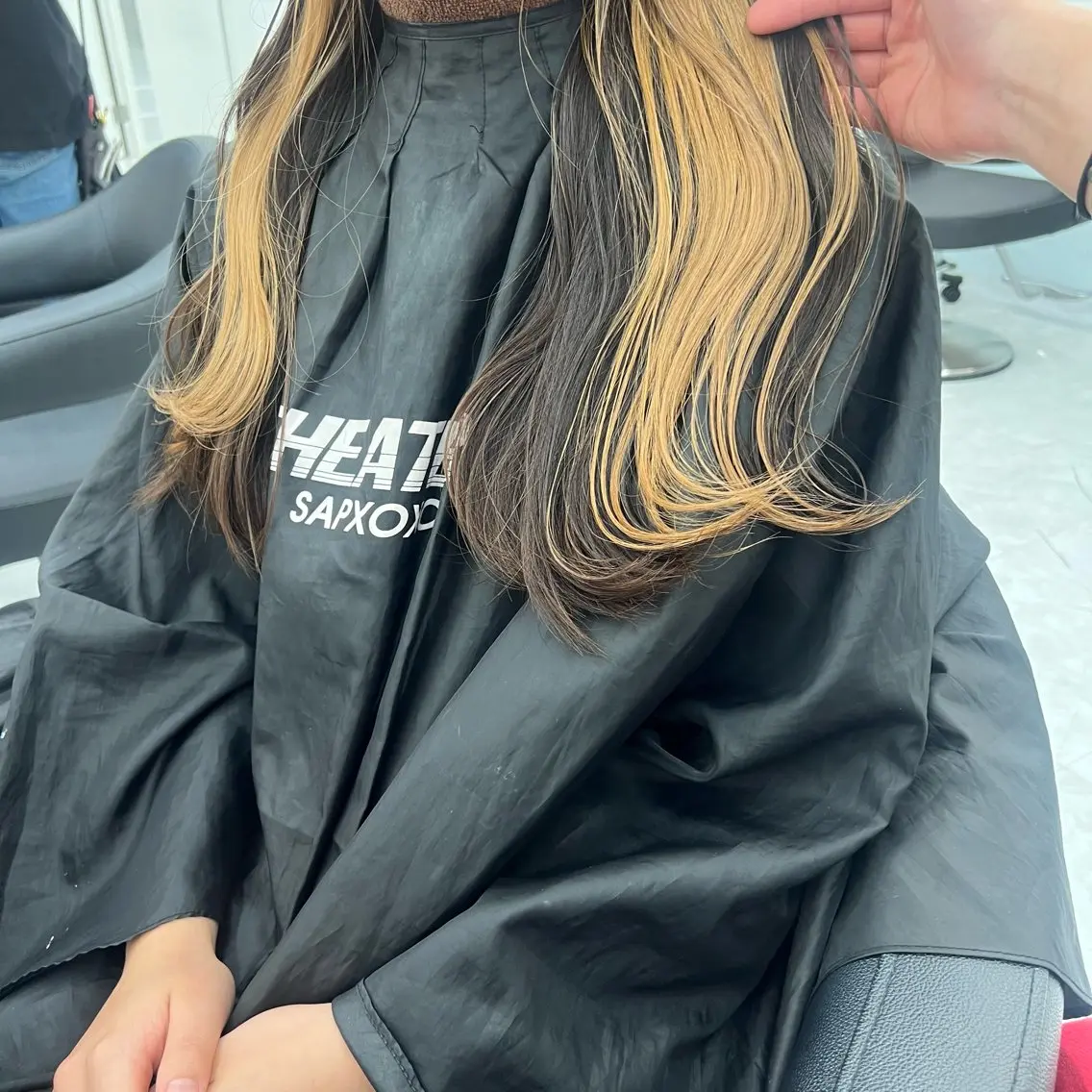 セミロング カラー ヘアカラー トリートメント ヘッドスパ ヘアセット 韓国スタイル🇰🇷 トレンドレイヤー🪡のヘアスタイル