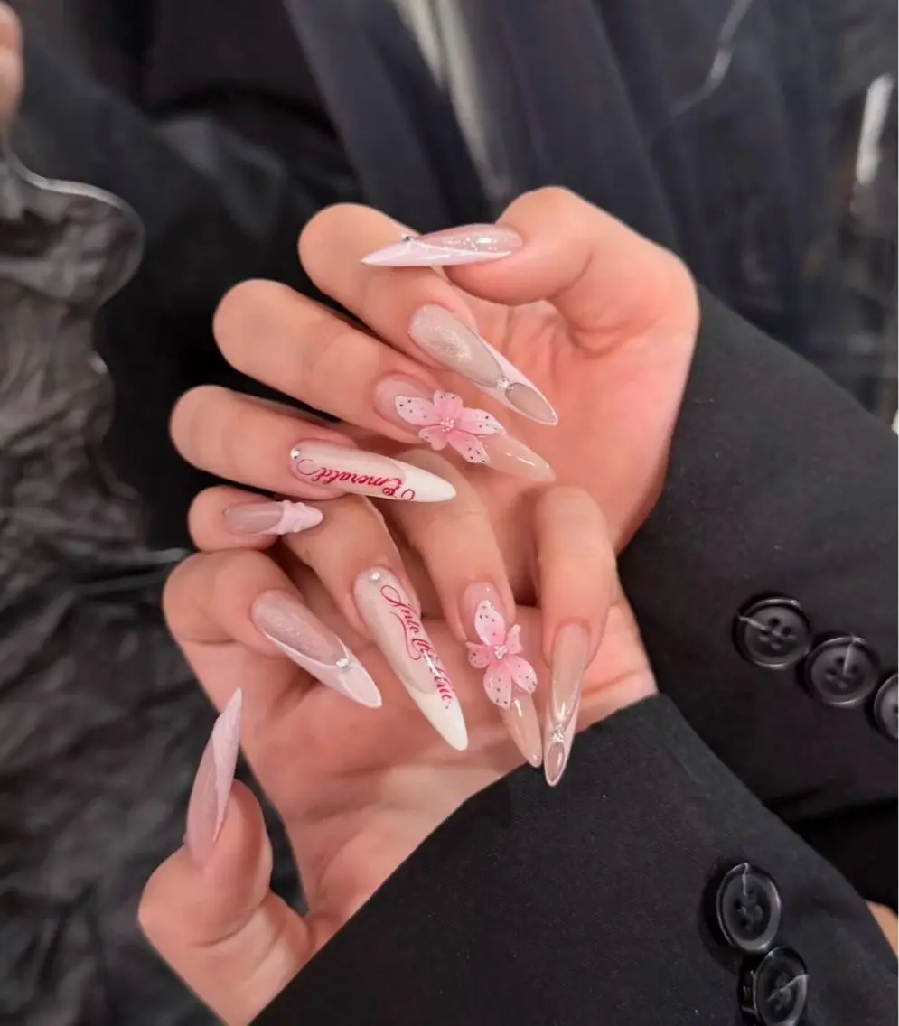 ネイル 長さ出し キラキラネイル 韓国ネイル ロングネイル ワンホンネイル ハンドネイル Josie nail salonのネイルデザイン