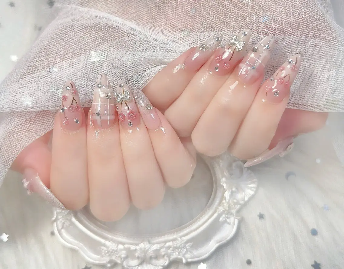 ネイル チークネイル 長さ出し フレンチネイル ジェルネイル グラデーション ハンドネイル THANHTHANH NAILのネイルデザイン