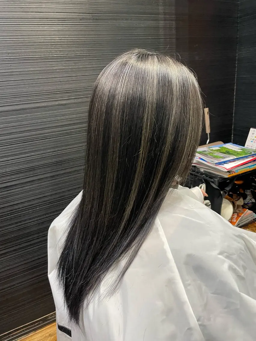 セミロング カラー ハイライトカラー ハイライト カット ヘアカラー 山本 雅由のヘアスタイル