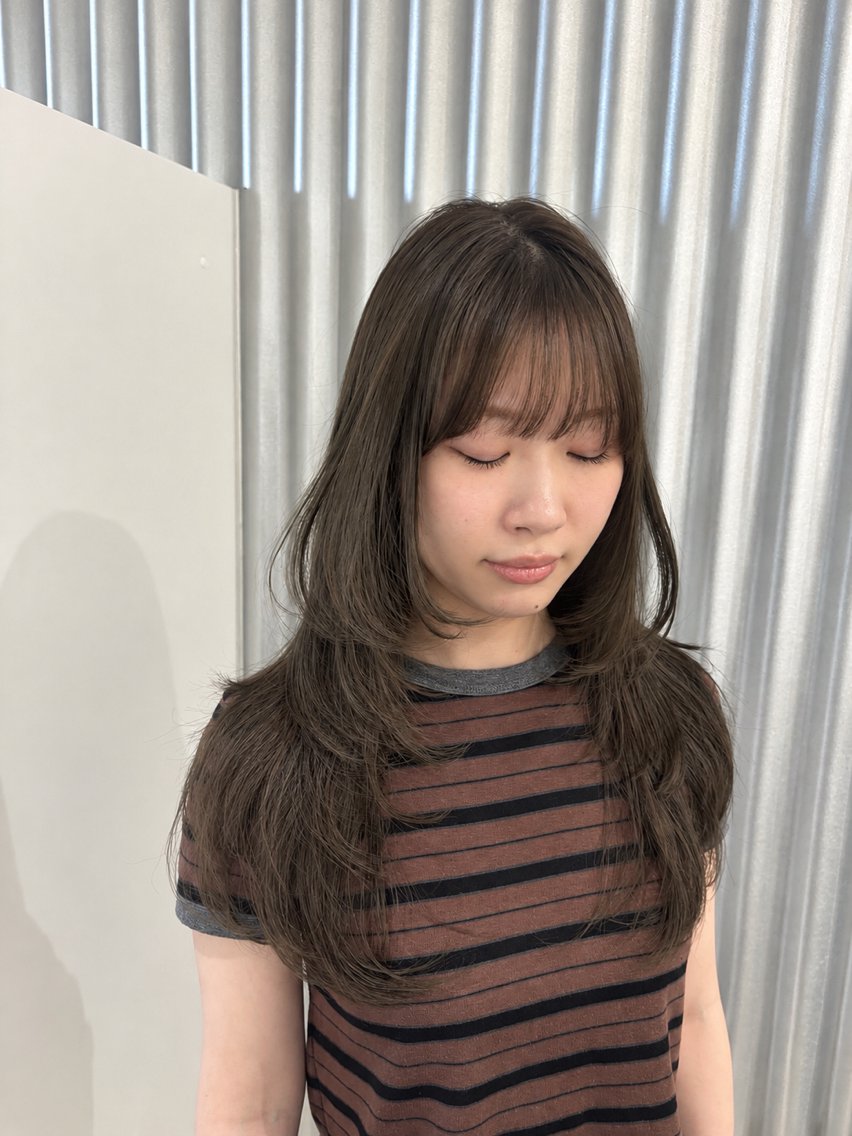 セミロング カラー パーマ ヘアアレンジ ハイレイヤー レイヤーカット カット ヘアカラー トリートメント ヘッドスパ ヘアセット 押切 響　のヘアスタイル
